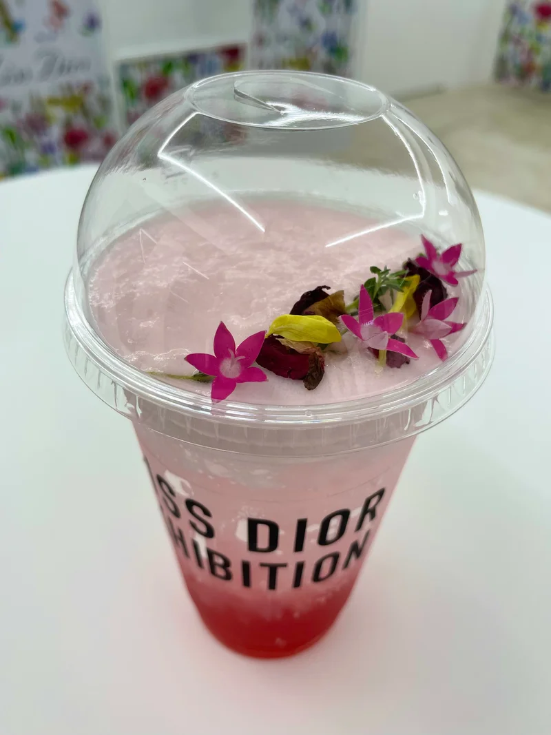 Dior（ディオール）のシグネチャー ドリンク「ローズ＆ザクロ ビネガー ソーダ」