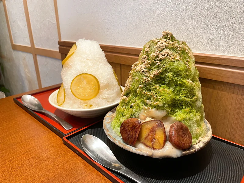 老舗の和菓子屋「志むら」のかき氷「和栗と玄米茶」と「かぼす」