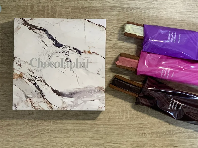 ガトーショコラ専門店「Chocolaphil」のガトーショコラサンド アソート3個入　バレンタイン　大理石ののようなパッケージ