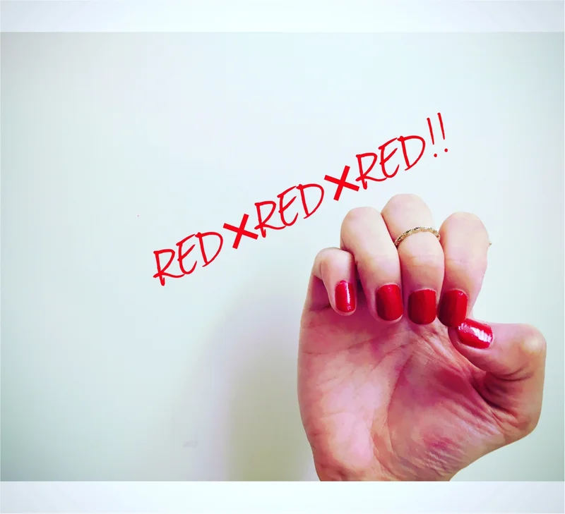 夏の モノトーンコーデ は赤い小物とネイルを差し色に Moreインフルエンサーズブログ More