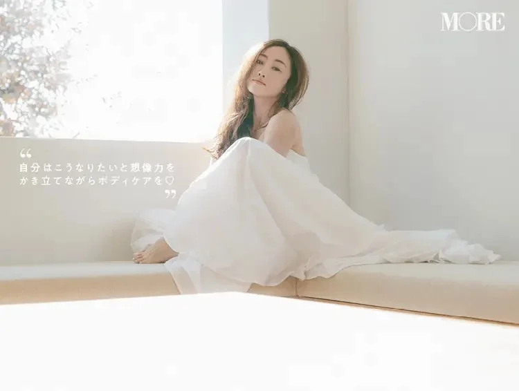 白いドレスの神崎恵「自分はこうなりたいと想像力をかき立てながらボディケアを」