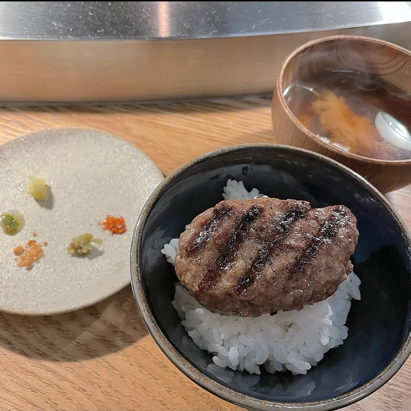 【挽肉と米】並んでも食べたいハンバーグの画像_3