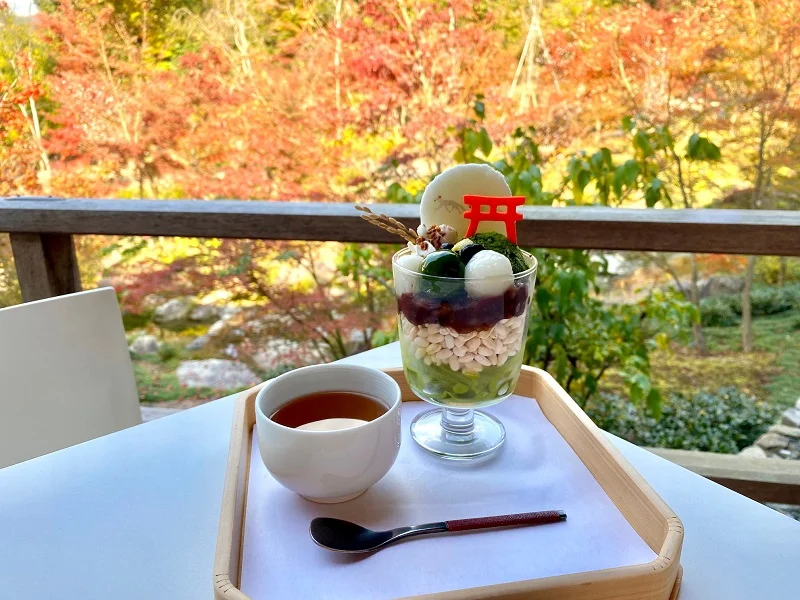 京都おしゃれ、おすすめカフェ「稲荷茶屋」の人気メニュー「稲荷パフェ」