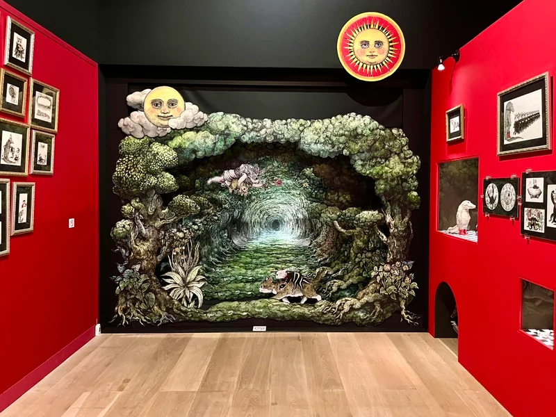 ヒグチユウコ展の森をイメージした展示