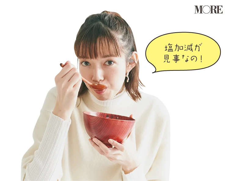 佐藤栞里が和歌山県のおすすめお取り寄せグルメ「前福」のしらすどんぶりセットを食べている様子