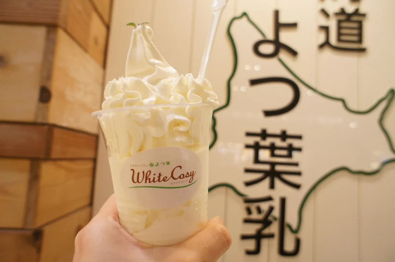 《#東京カフェ巡り》【押上•ソラマチ限定】北海道で大人気❤️よつ葉ホワイトコージの白いパフェが絶品☻