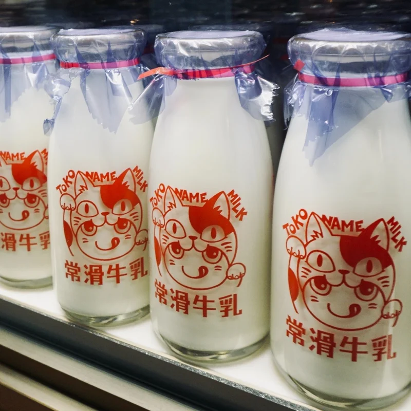 ジブリパーク・ジブリの大倉庫内「ミルクスタンド シベリ・あん」で飲める常滑牛乳