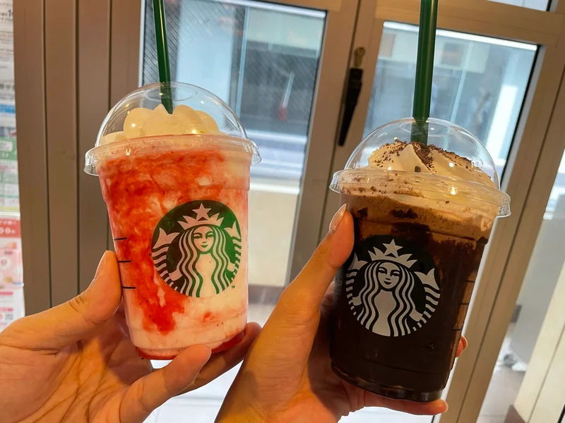 スターバックスコーヒーのフラペチーノが2つ