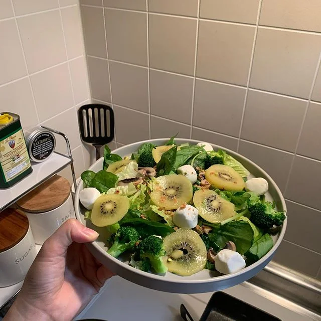 Premiumインフルエンサーズのインスタ拝見 おうちカフェ の参考に 家でおしゃれサラダを堪能するsayakoさん ライフスタイル最新情報 Daily More