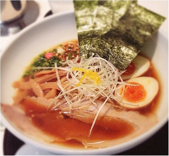 女性ひとりでも入りやすい ラーメン女子の さえちゃん がおすすめするラーメン屋さん3選 渋谷編 Moreインフルエンサーズブログ More