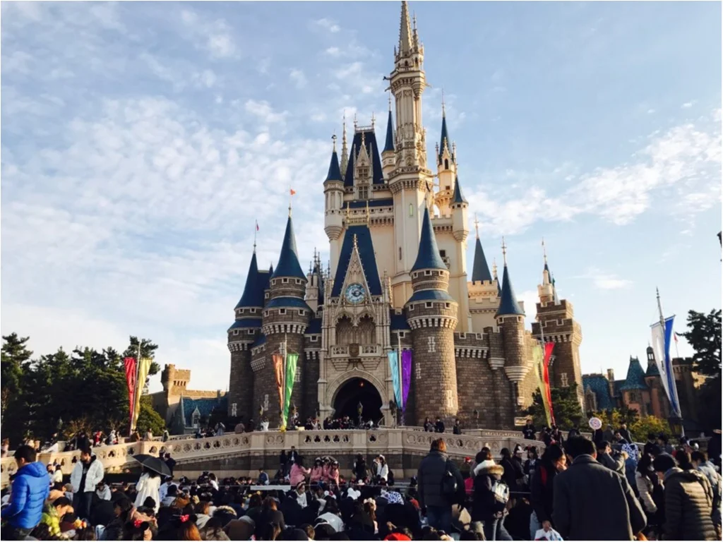 ディズニーランド で誕生日サプライズをするならココ 特別なバースデーケーキがある唯一のレストラン Moreインフルエンサーズブログ Daily More