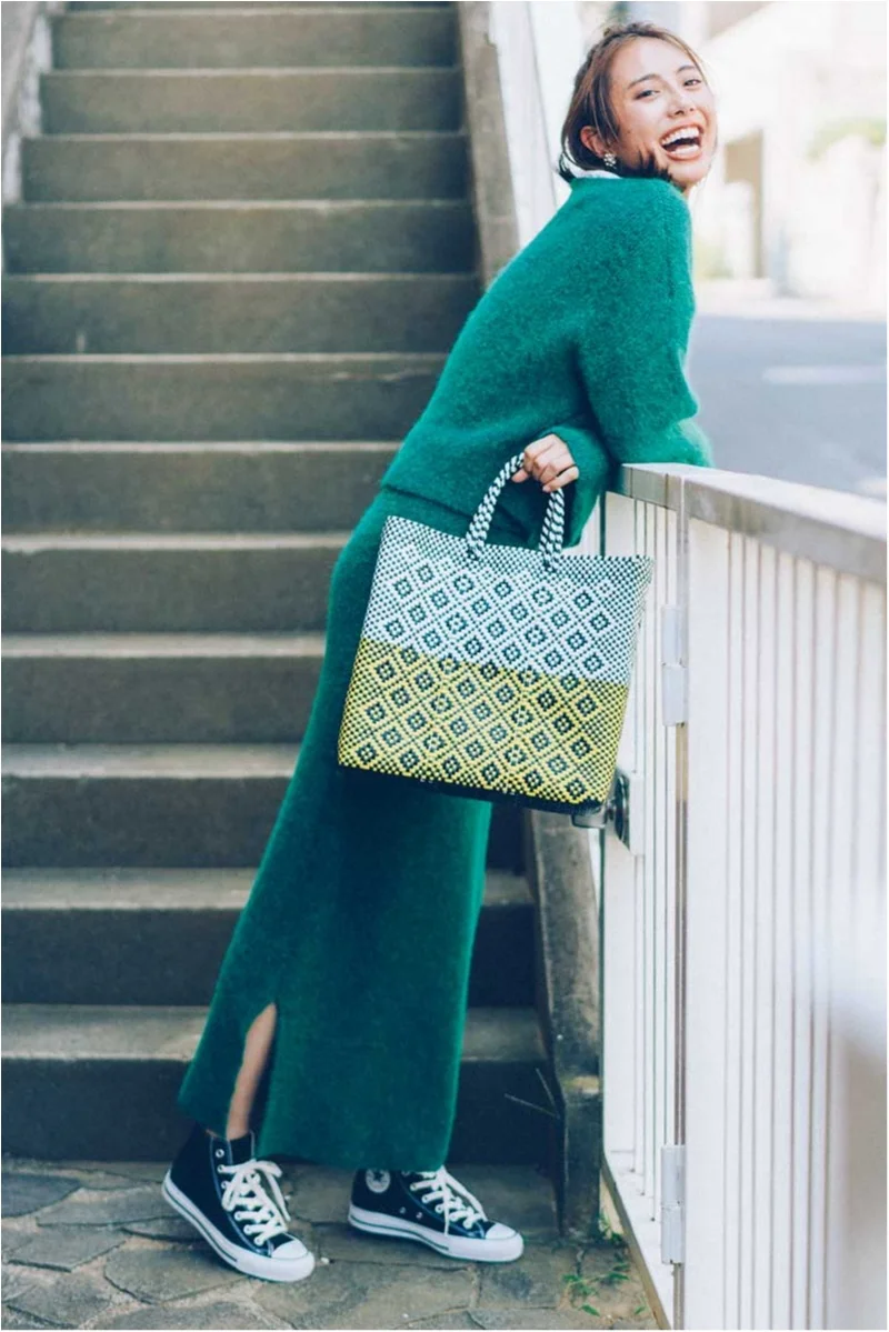 今日のコーデ 人気のニットセットアップはグリーンが新鮮 コンバース履いて日帰りドライブへ ファッション コーディネート 代 Daily More