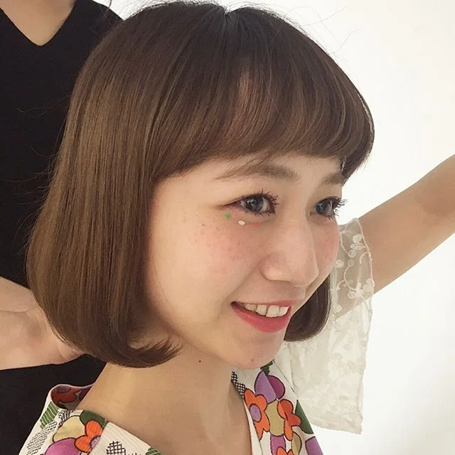 ヘアアレンジやメイクにも注目 三戸なつめちゃんの撮影オフショット ライフスタイル最新情報 More