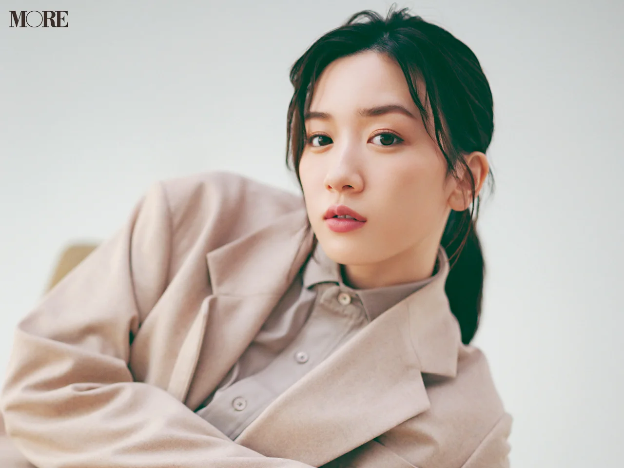 永野芽郁がお仕事コーデ 淡色セットアップでおしゃれ 凛々しいceo風 ファッション コーディネート 代 More