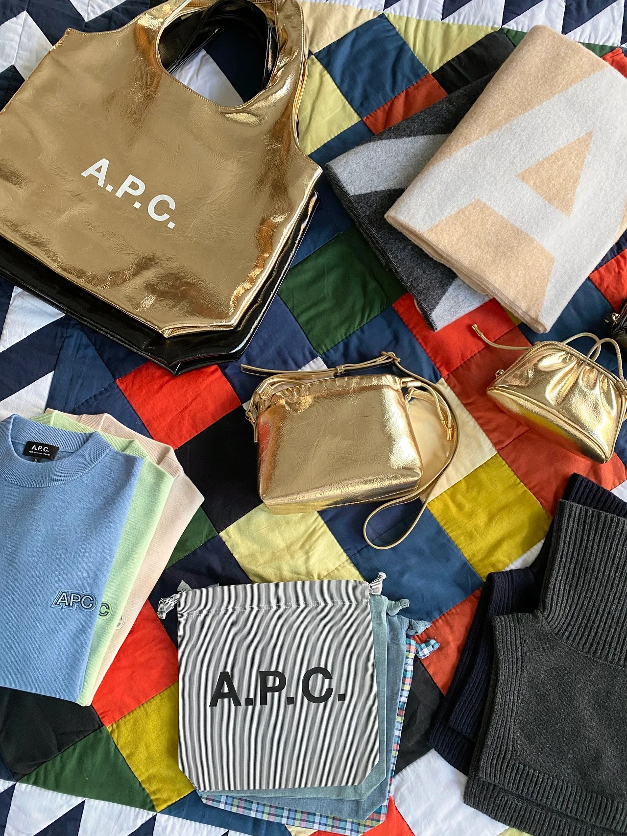 A.P.C.』トートバッグ、マフラーなど可愛い冬アイテム続々！ ホリデー