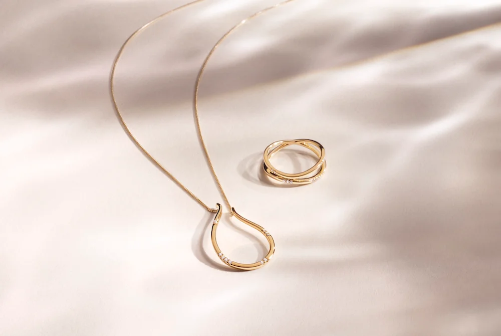 4 の新作は ブランド名の由来である 水 がキーワード なめらかに輝くジュエリーで儚げレディに ファッション コーディネート 代 More