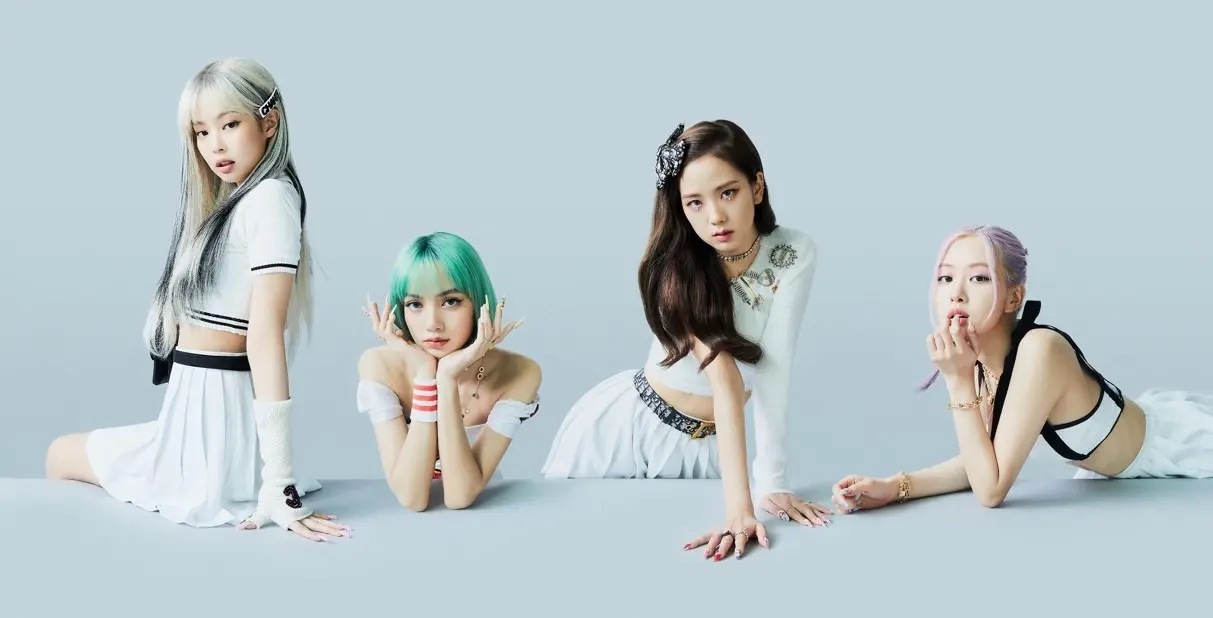 BLACKPINKのメンバー全員集合カット ジェニー、リサ、ジス、ロゼ