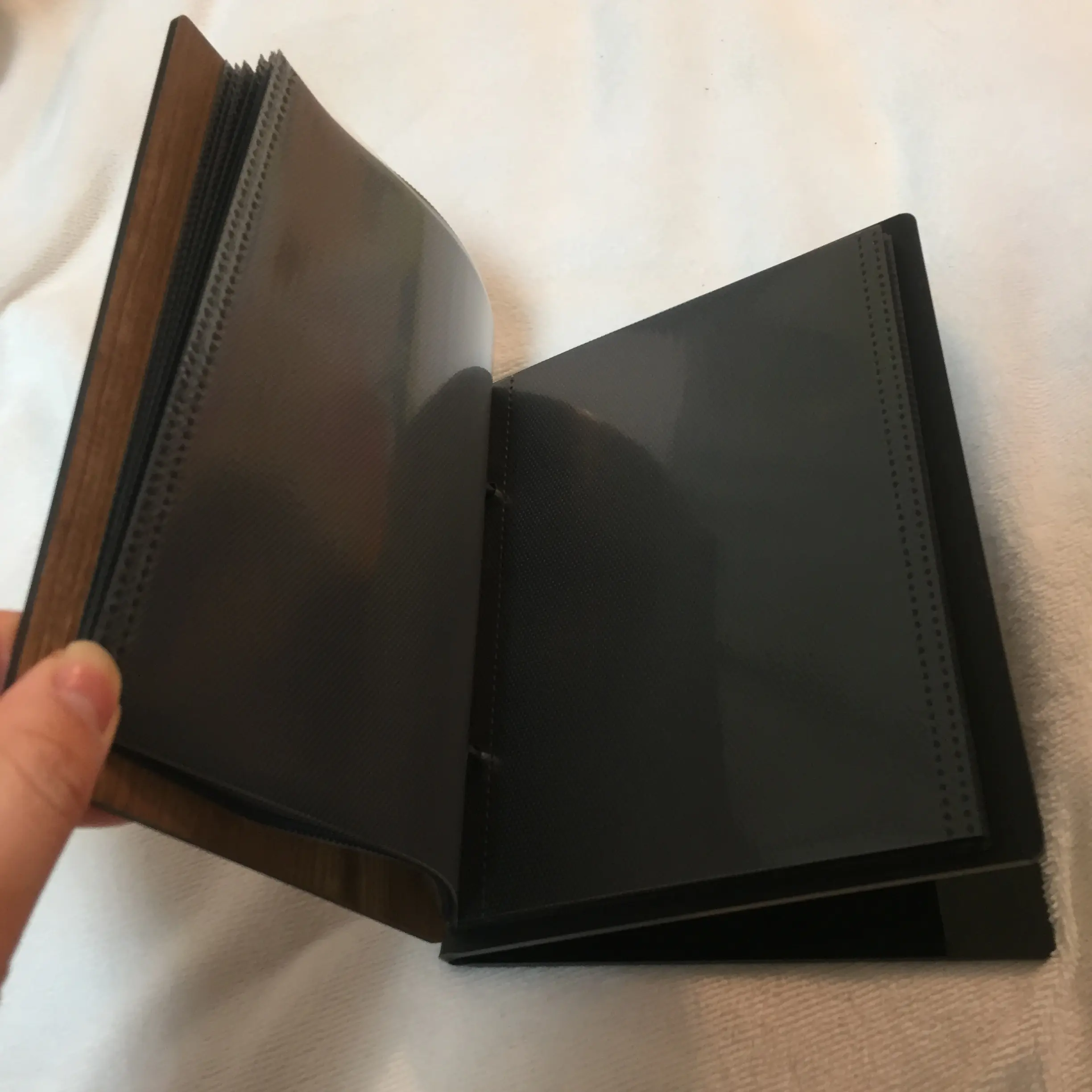 【買っちゃいました】ポストカードがお部屋のインテリアに!ニトリの○○で季節感も演出できる!_1