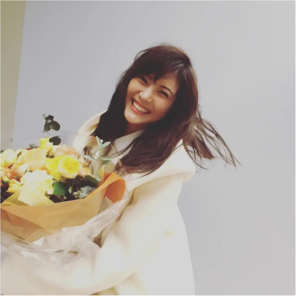佐藤ありさ、くるくる回る! 本日発売☆MORE2月号のカバー撮影オフショット公開!_1