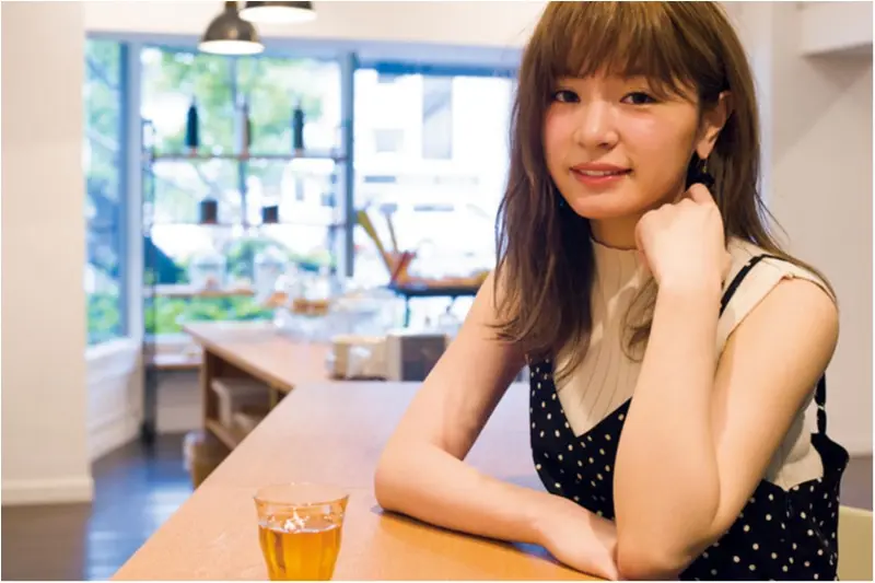 ポージングディレクター・中井信之さん直伝! デート中の「二の腕細見せ」ポージング♡_5