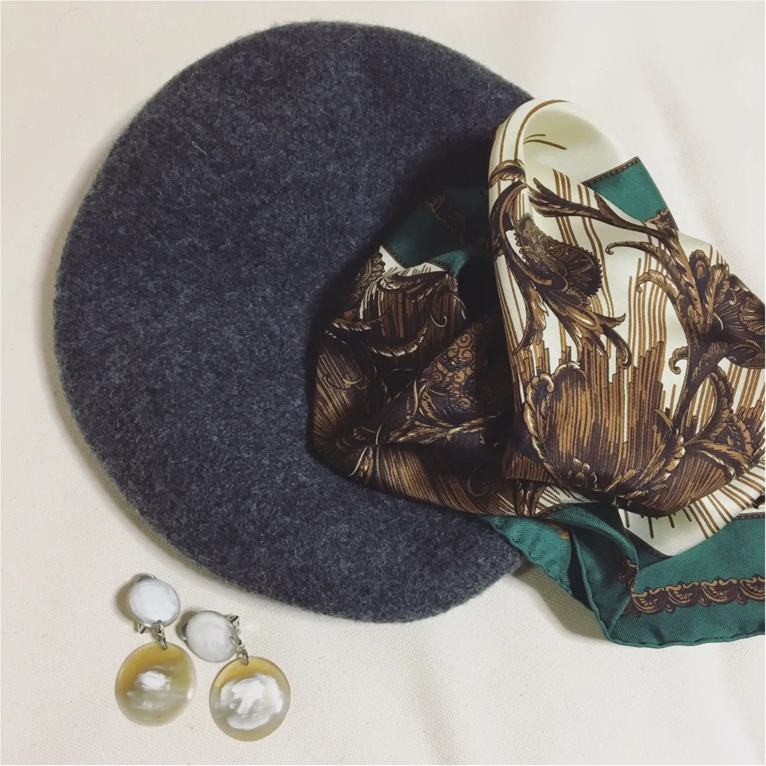 Coordinate...小物が主役のブラックコーデ_3