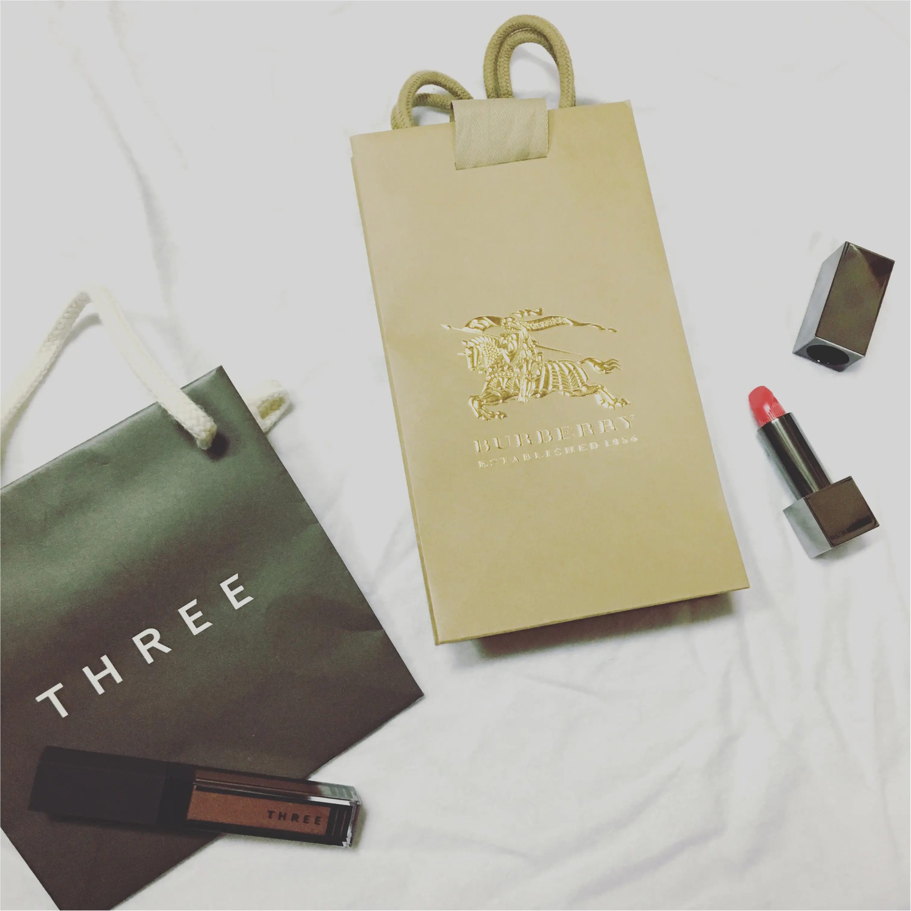 8/10発売 THREEのウィスパーグロスフォーアイ。と、Burberryのバーバリーキス。_1