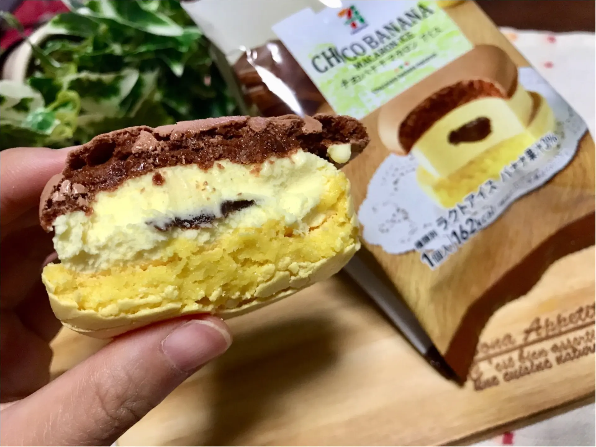 【セブンスイーツ】可愛すぎると話題!《マカロンアイス》にチョコバナナ味登場♡_3
