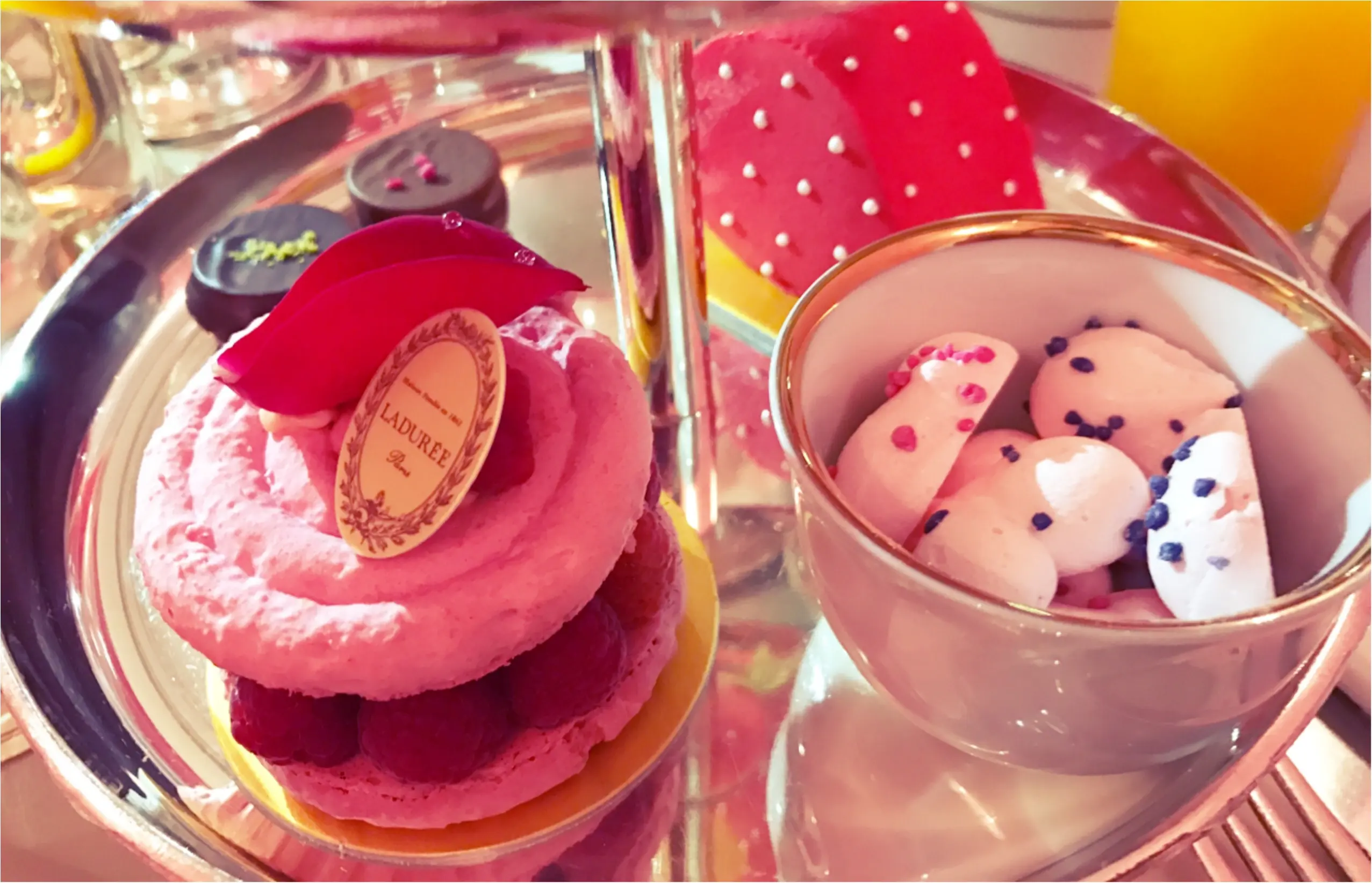 ★まるで別世界?!可愛いがギューッと詰まった『LADUREE』のアフタヌーンティー★_5