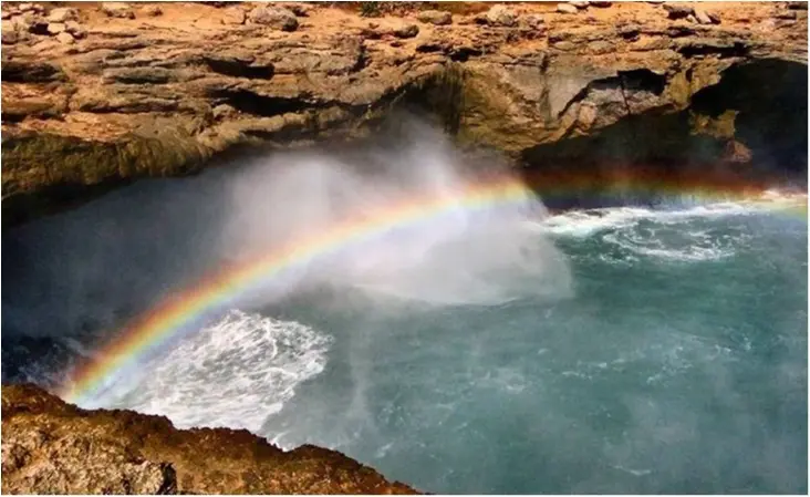 【TRIP】世界の絶景 レンボンガン島 “Devil's Tears”永遠に現れる虹色の涙_7