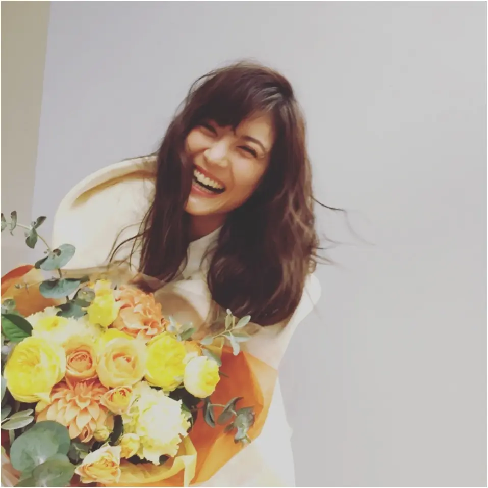 佐藤ありさ、くるくる回る! 本日発売☆MORE2月号のカバー撮影オフショット公開!_3