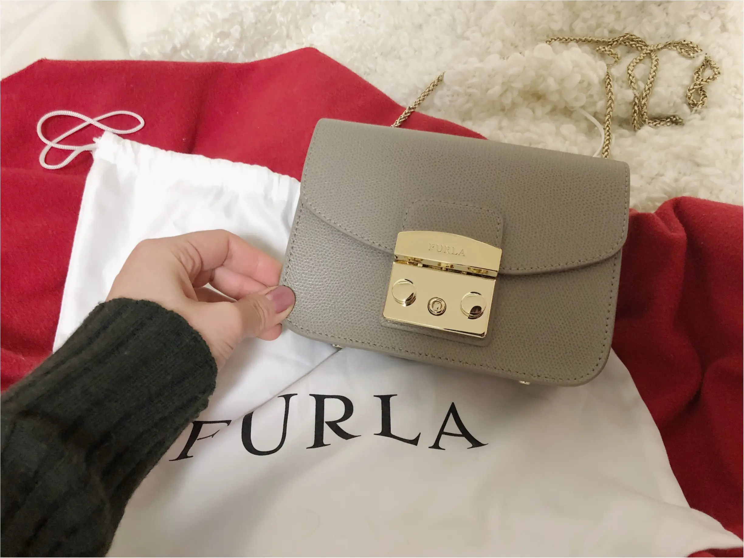 お気に入りの小さいバッグは Furla バッグの中身はお気に入りがいっぱいなんです Moreインフルエンサーズブログ Daily More
