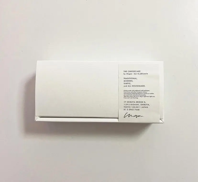 ミーガンバーアンドパティスリーのチーズケーキのパッケージ