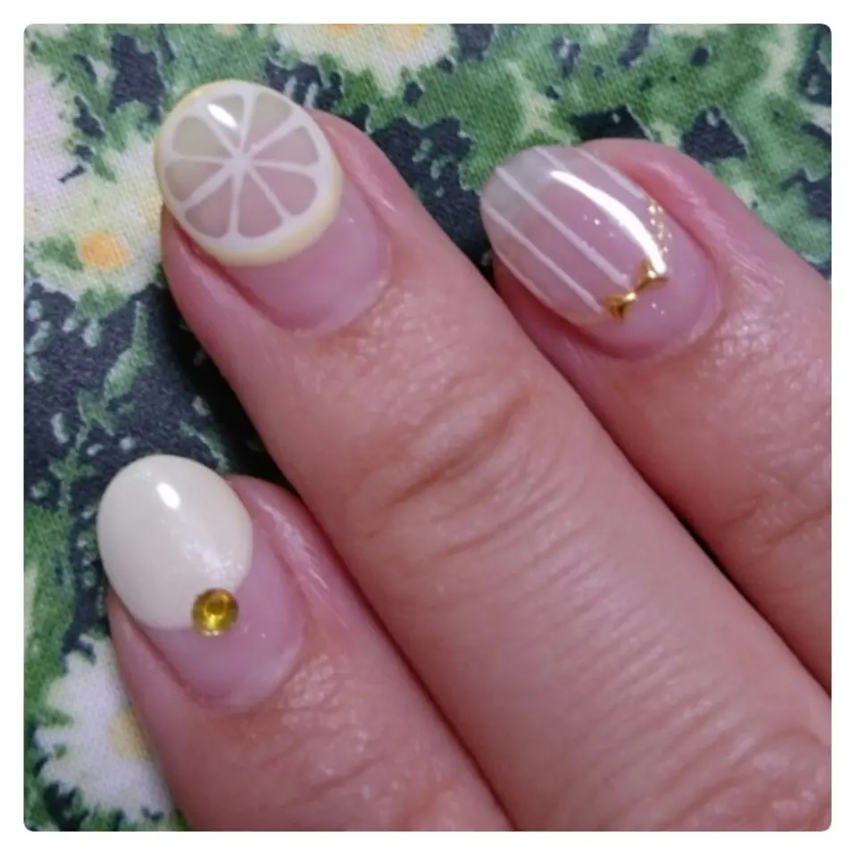 初夏にぴったりのネイル♡レモンネイルはいかが?_3