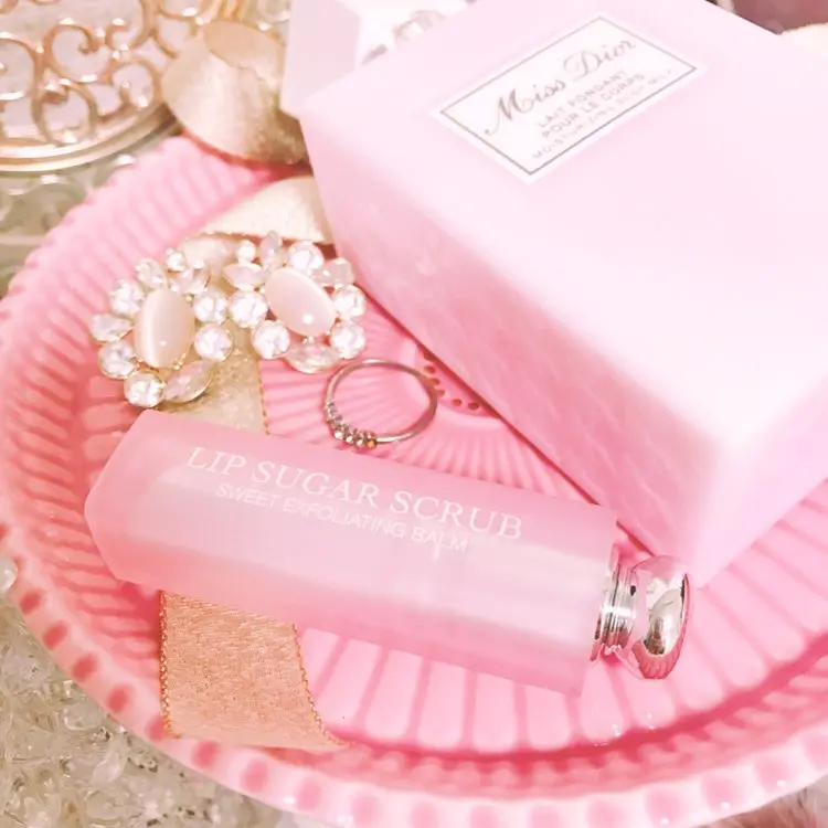 角質ケアしながら保湿できる《Dior》の【スクラブ&バーム】が手放せないんです❤︎_1