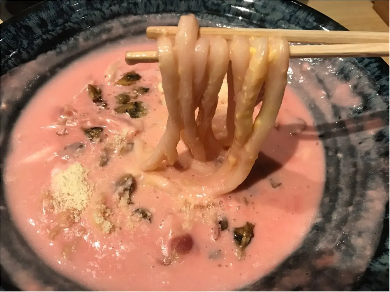ピンク色が目を引く一品‼︎気になる『ピンクビーツクリームのおうどん』を食べてみた♡_2