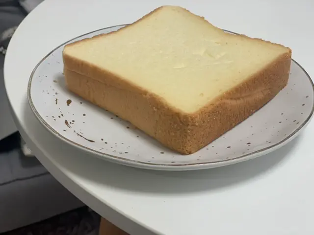 モスバーガーから食パンが登場!「バターなんていらないかも、と思わず声に出したくなるほど濃厚な食パン」食べてみた♡_3