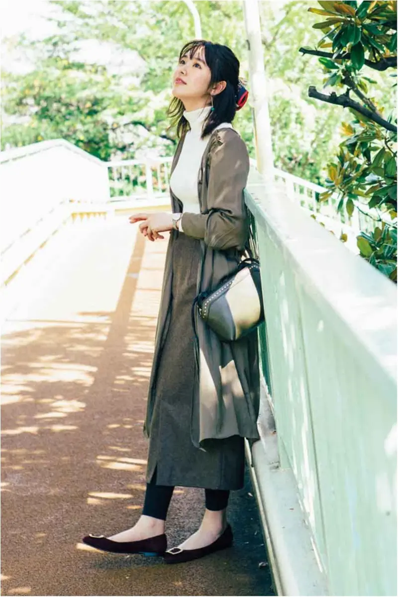 唐田えりかのスカートとレギンスレイヤード