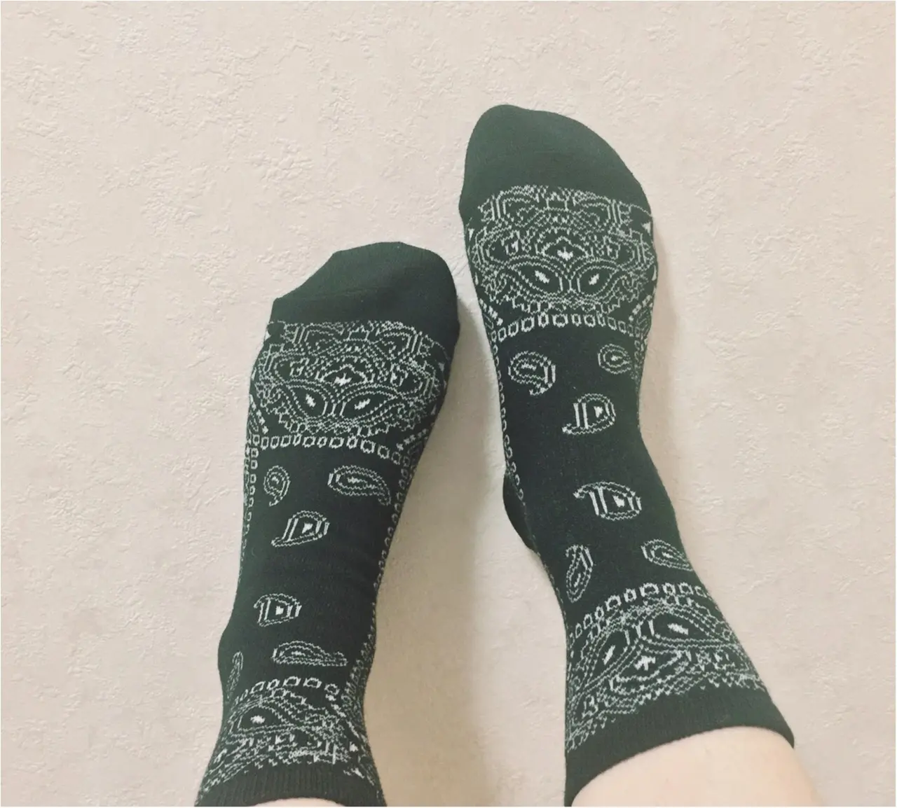 なんと◯◯円!?スニーカーにもサンダルにも合うバンダナ柄ソックスをプチプラget❤︎_2