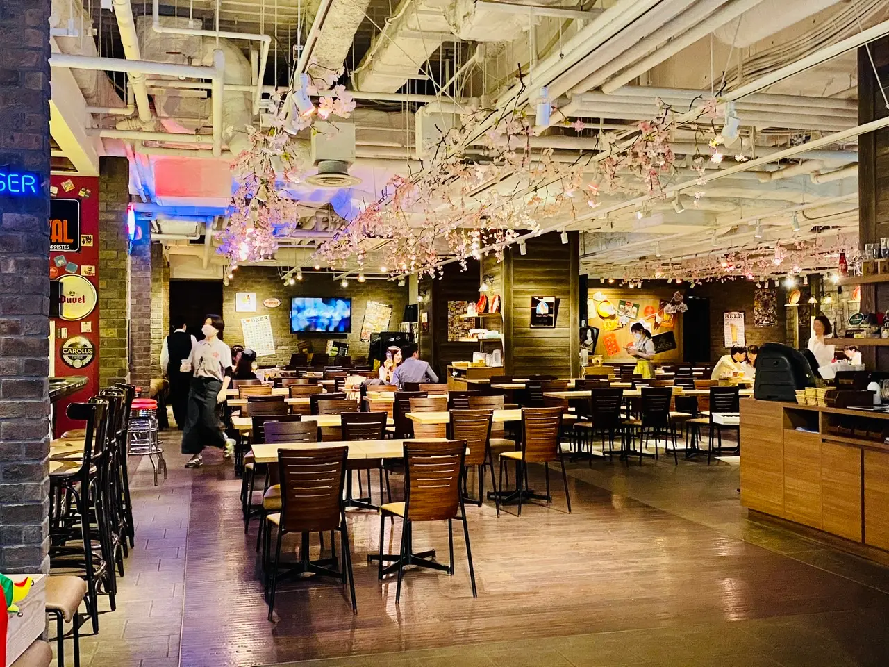 【横浜グルメ】世界各国のビールが集結!常時200種類以上揃う《世界のビール博物館》へ♡_7