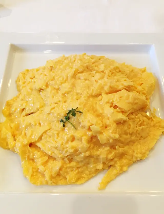 2800円払って食べる価値アリ。一度は食べたい絶品たんぽぽオムライス。_7