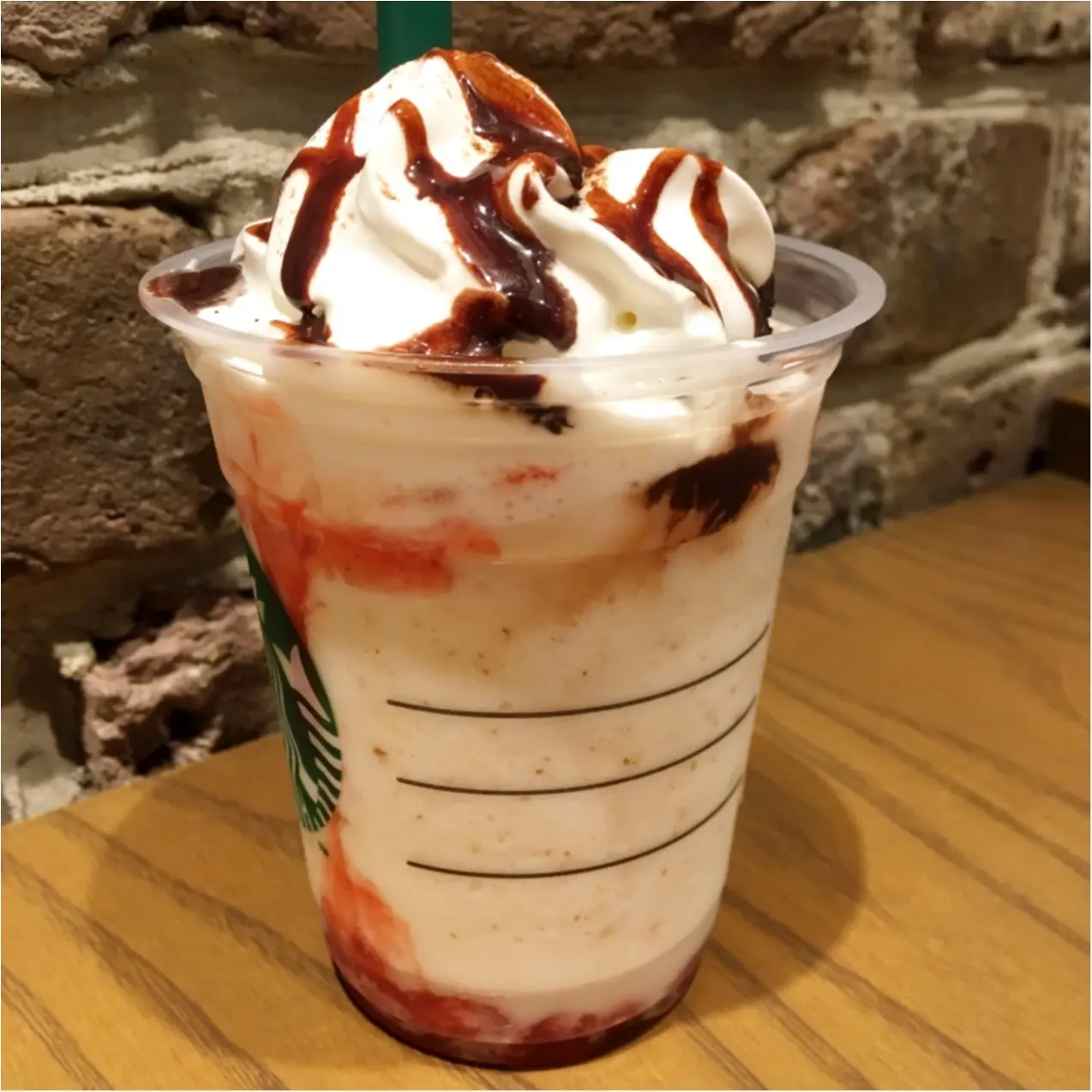 【7月23日まで】スタバに行かなくっちゃ♡ 期間限定のチョコレートケーキトップフラペチーノwithストロベリーショットが登場 ♡♡_2