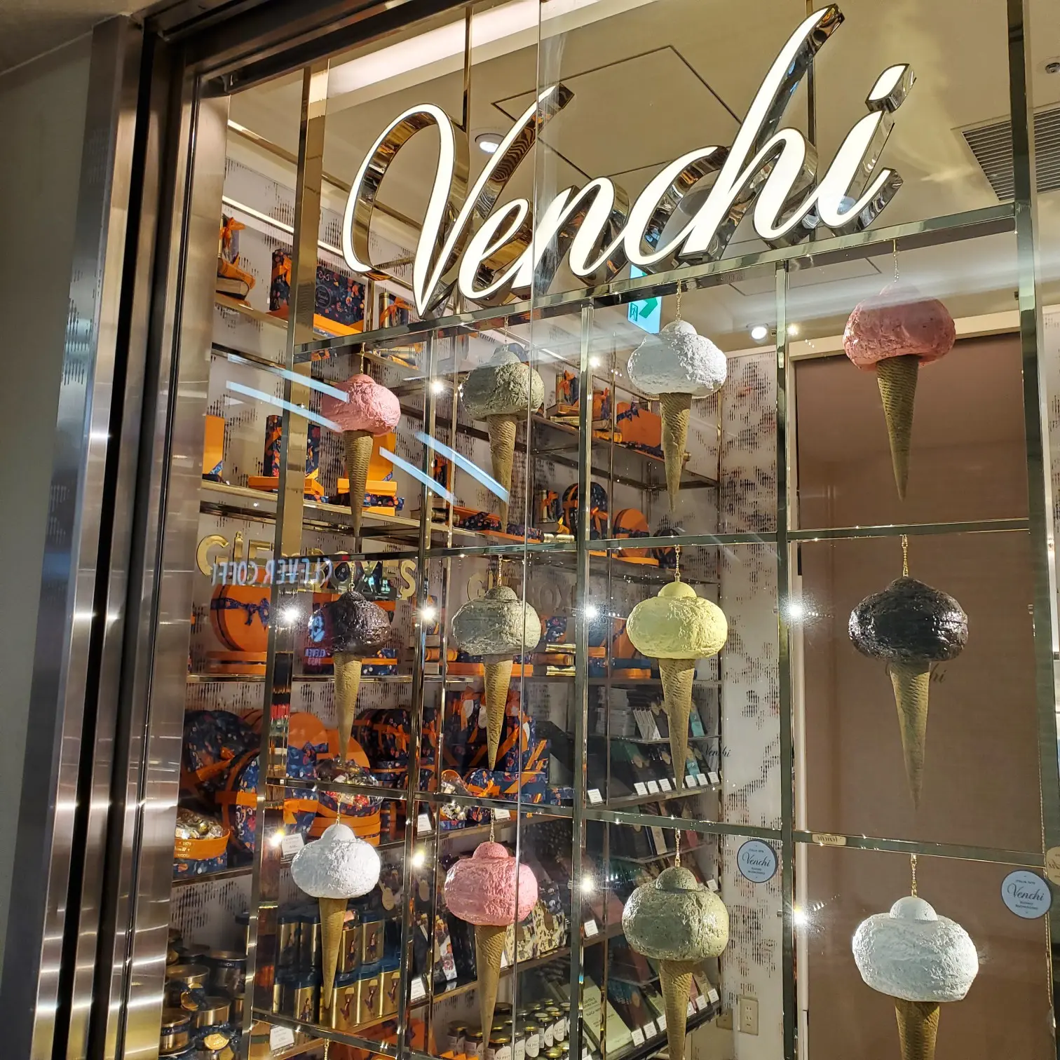 関西初出店《大阪》イタリア老舗チョコジェラテリア【Venchi(ヴェンキ)】_1