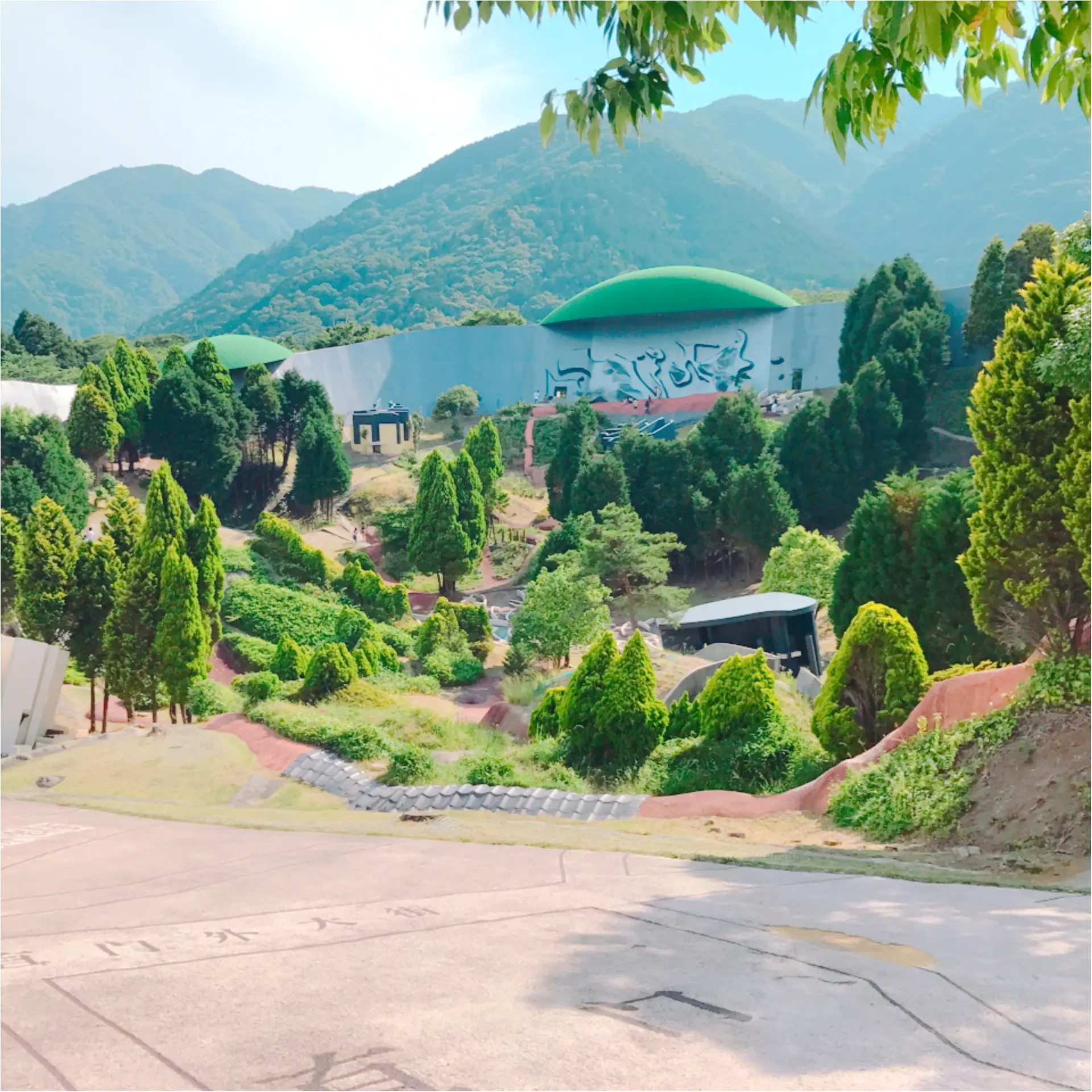 ★写真好きは必見!東海地区で遊ぶなら、トリックがいっぱい、岐阜県『養老天命反転地』で不思議写真体験がオススメ★_1
