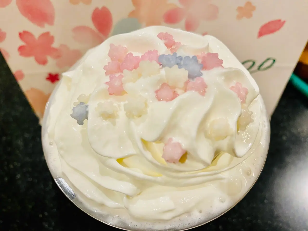【スタバ新作】隠し味は◯◯!果肉感たっぷり《さくら さくらんぼ フラペチーノ》♡_4