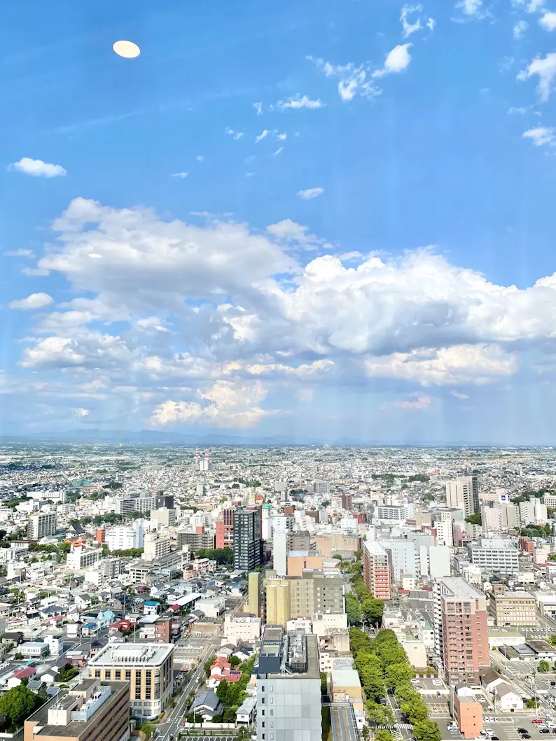 地上32階にある街を一望できるカフェ!_1
