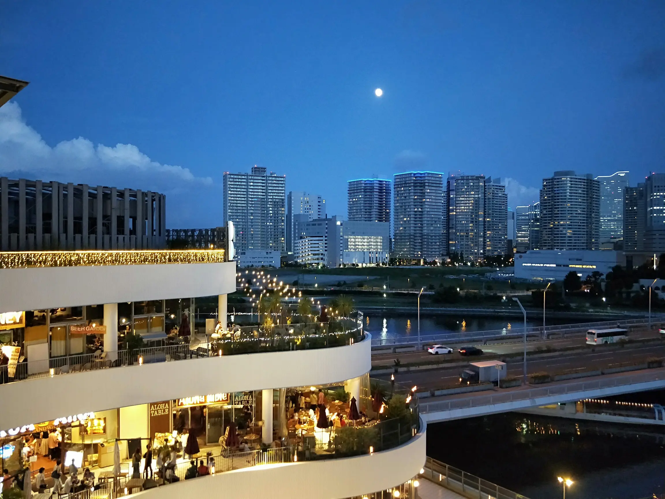 【横浜】ランタンナイト と 夜パフェ で終電まで遊んじゃおう_1