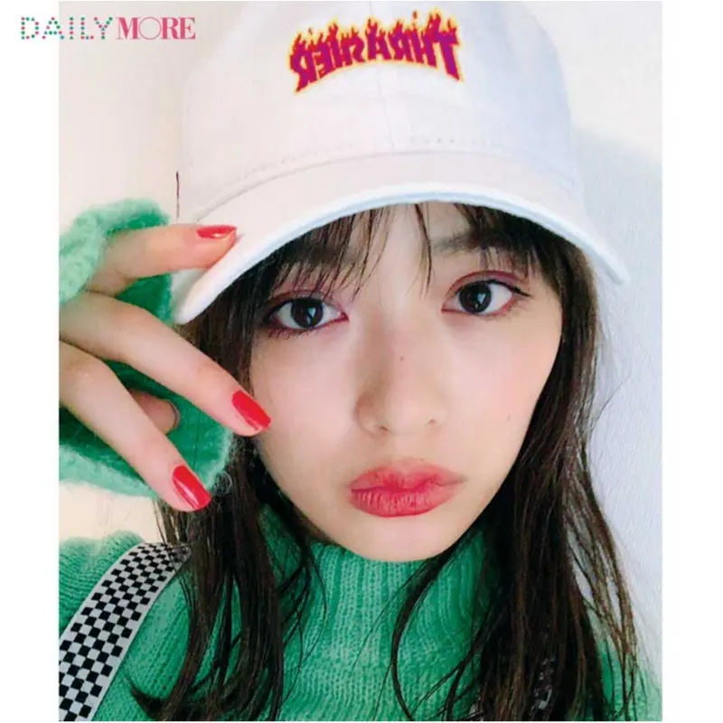 【モアモデルお気に入りの自撮りポーズって?】内田理央は”ネイルを見せる時のポーズ”を教えるよ♡_1