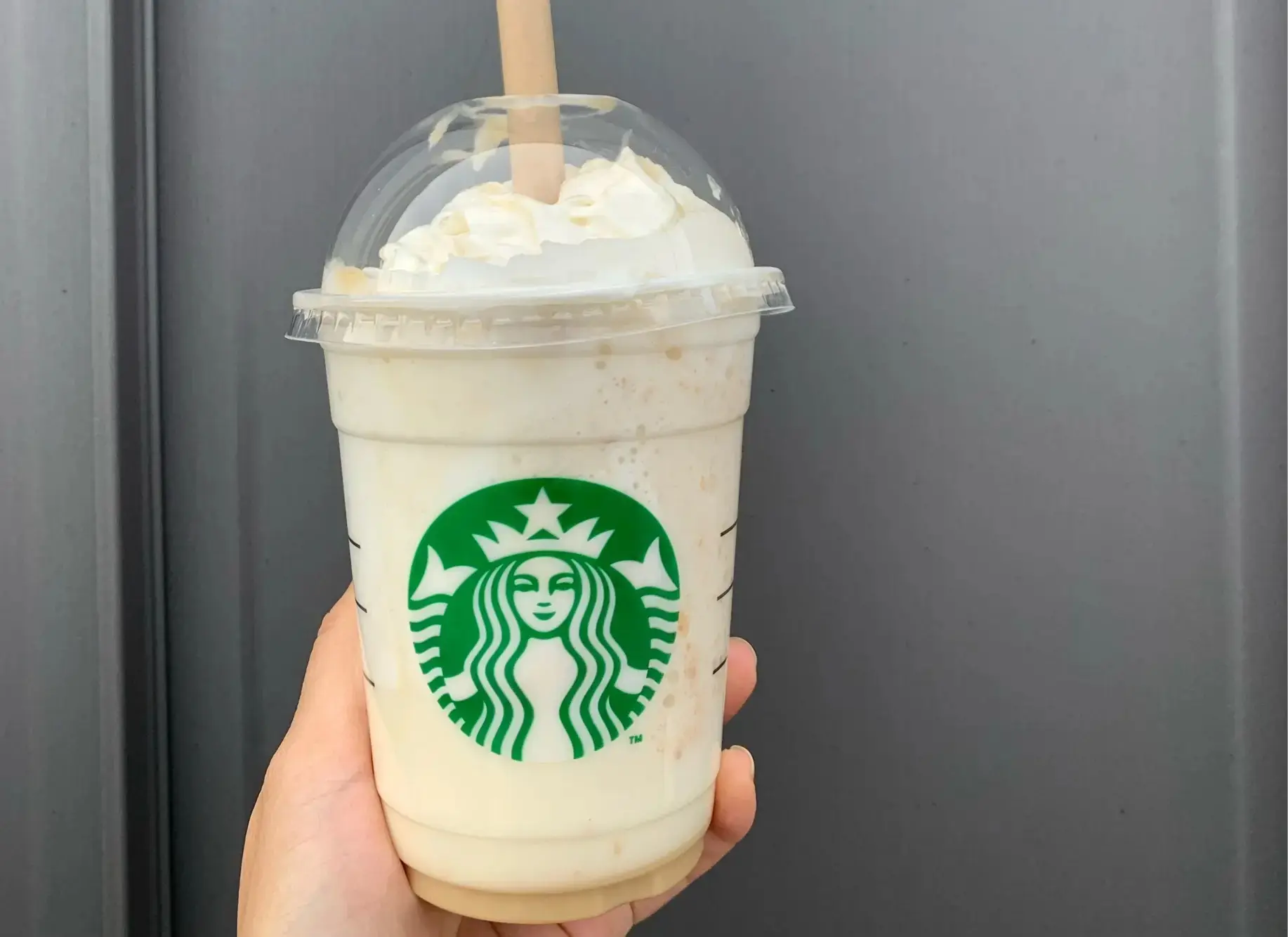 スタバの「ベイクド&クリーミー 生ホワイトチョコレート フラペチーノ」