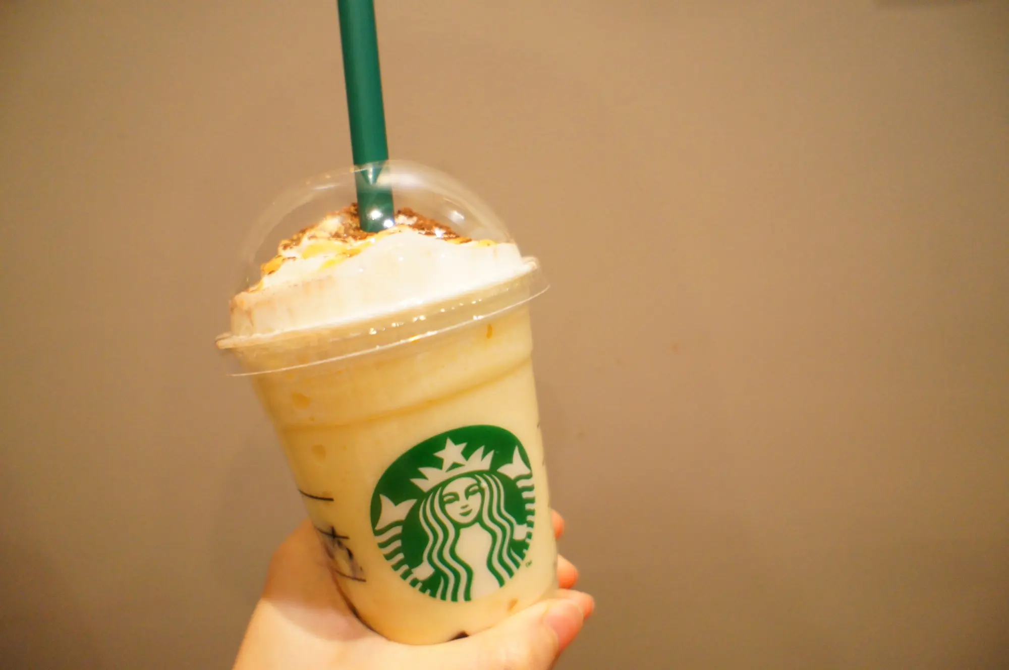 《もうすぐ飲み納め⁈》絶品!【スタバ】プリン風フラペチーノ❤️飲んでみました☻_4