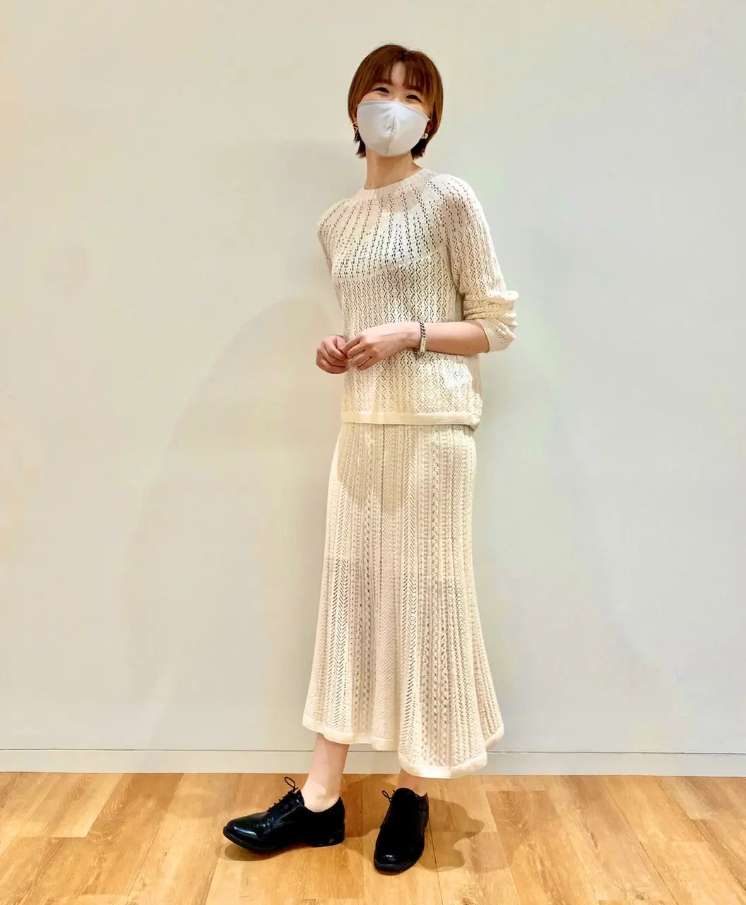 ユニクロ×イネス・ド・ラ・フレサンジュの3Dポインテールセーターとスカートを試着